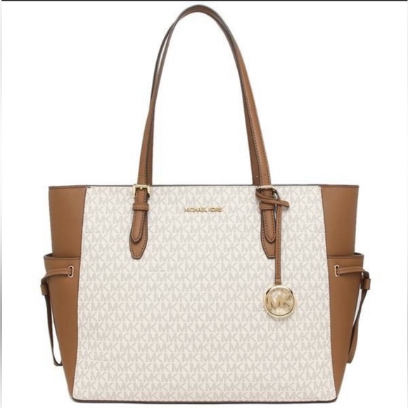 Michael Kors Gilly Large Jet Set Travel Drawstring Tote Vanilla MK Signature - Picture 1 of 10